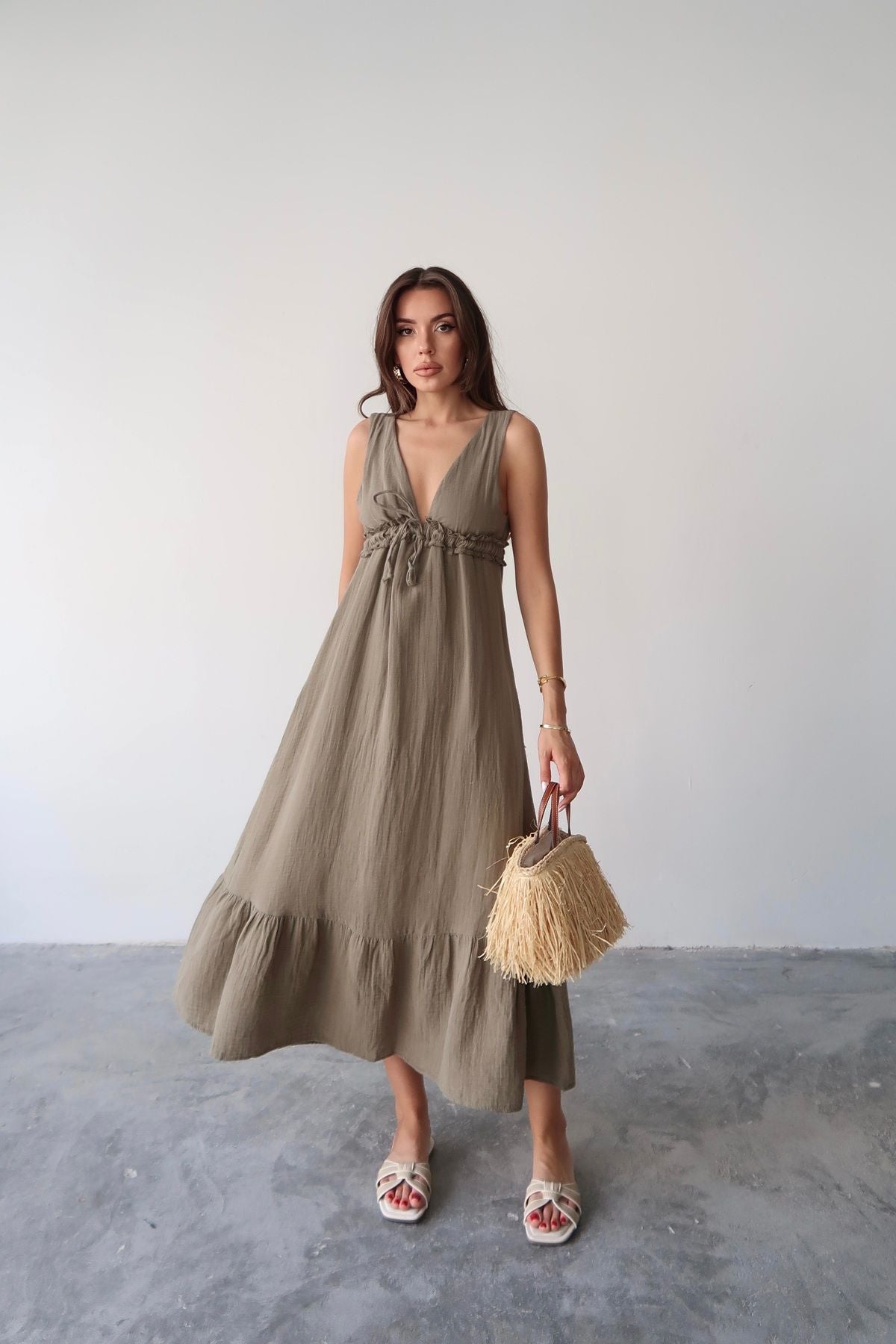 Aec Prive yazlık v yaka uzun elbise, şık dikiş detaylarıyla rahat yaz stili için ideal